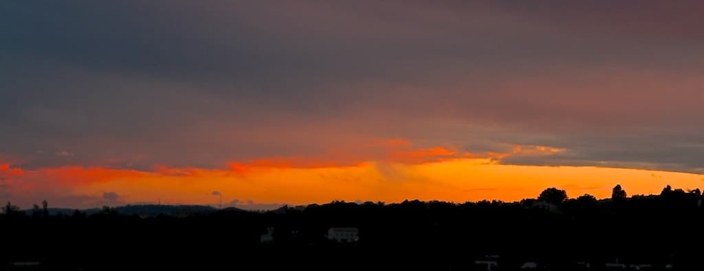 coucher de soleil avant l'orage