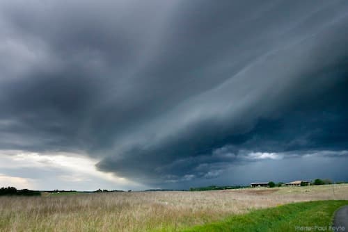 Impressionnant front orageux